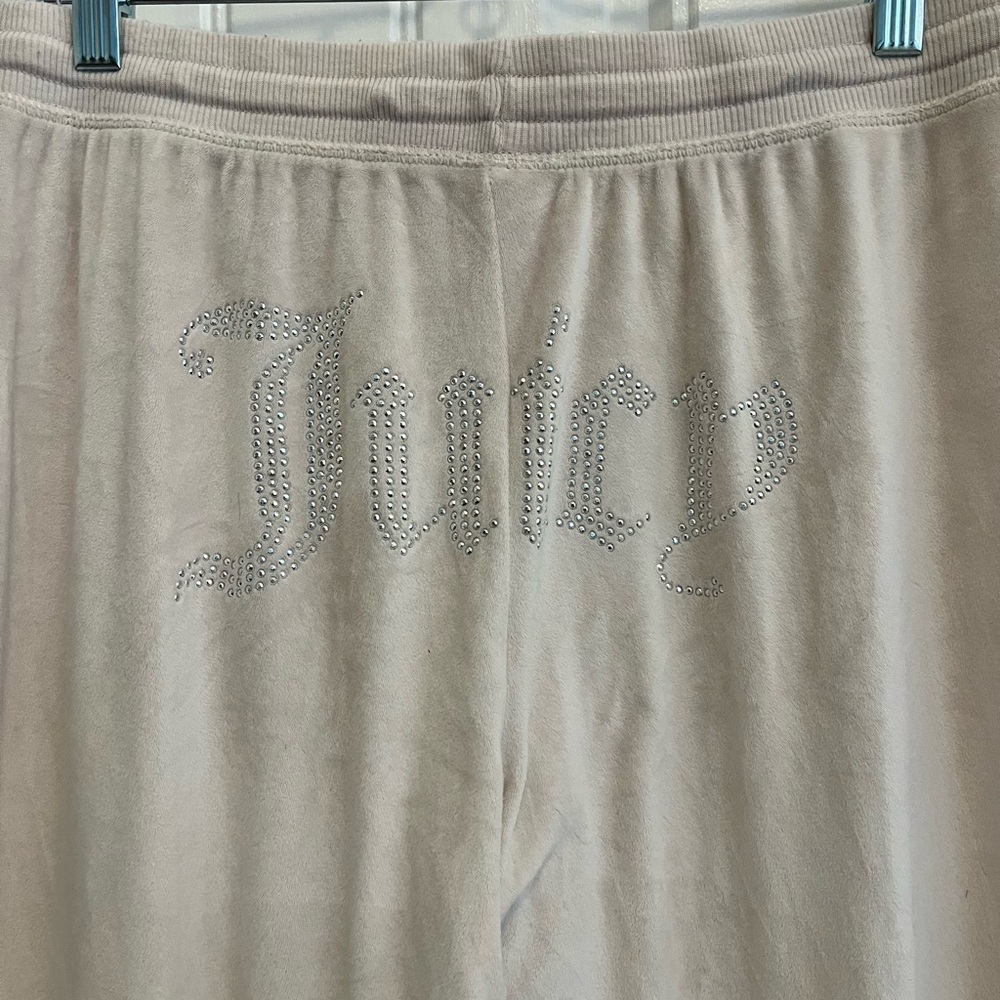Juicy Couture White Velour Set - Picture 5 of 8
